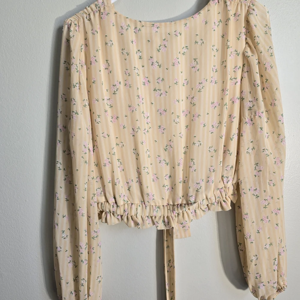 Elegant Floral Beige Blouse - Picture 2 of 3